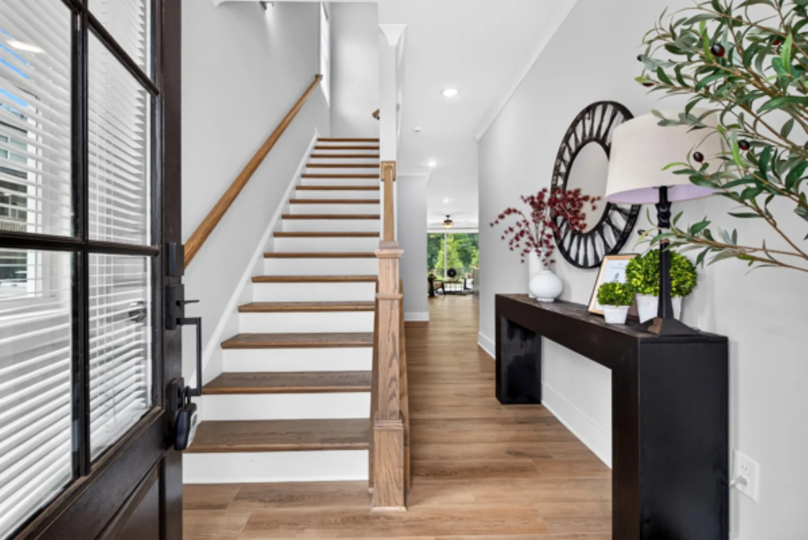 Bright staged entry and staircase