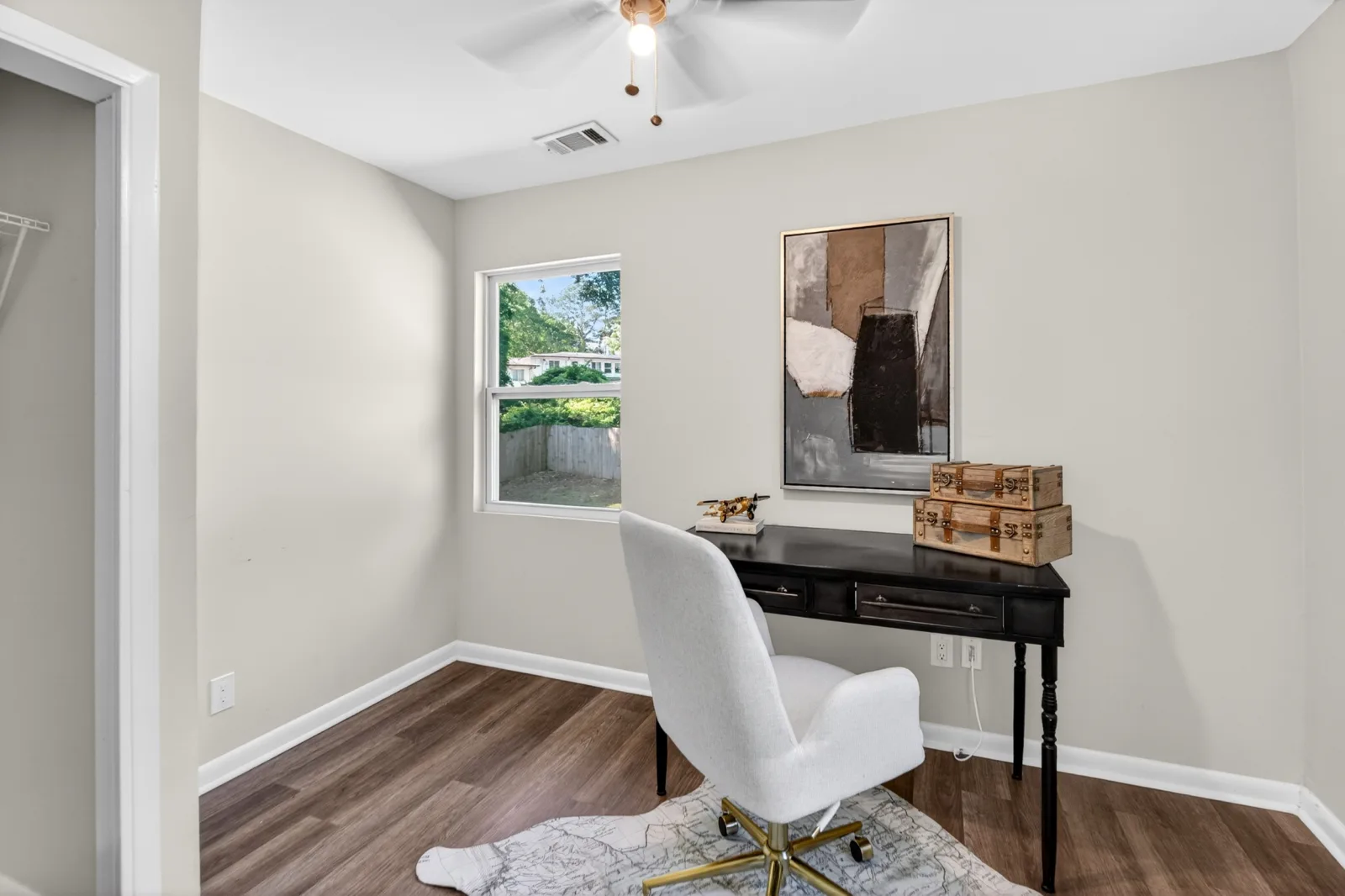 Staged home office in a vacant listing